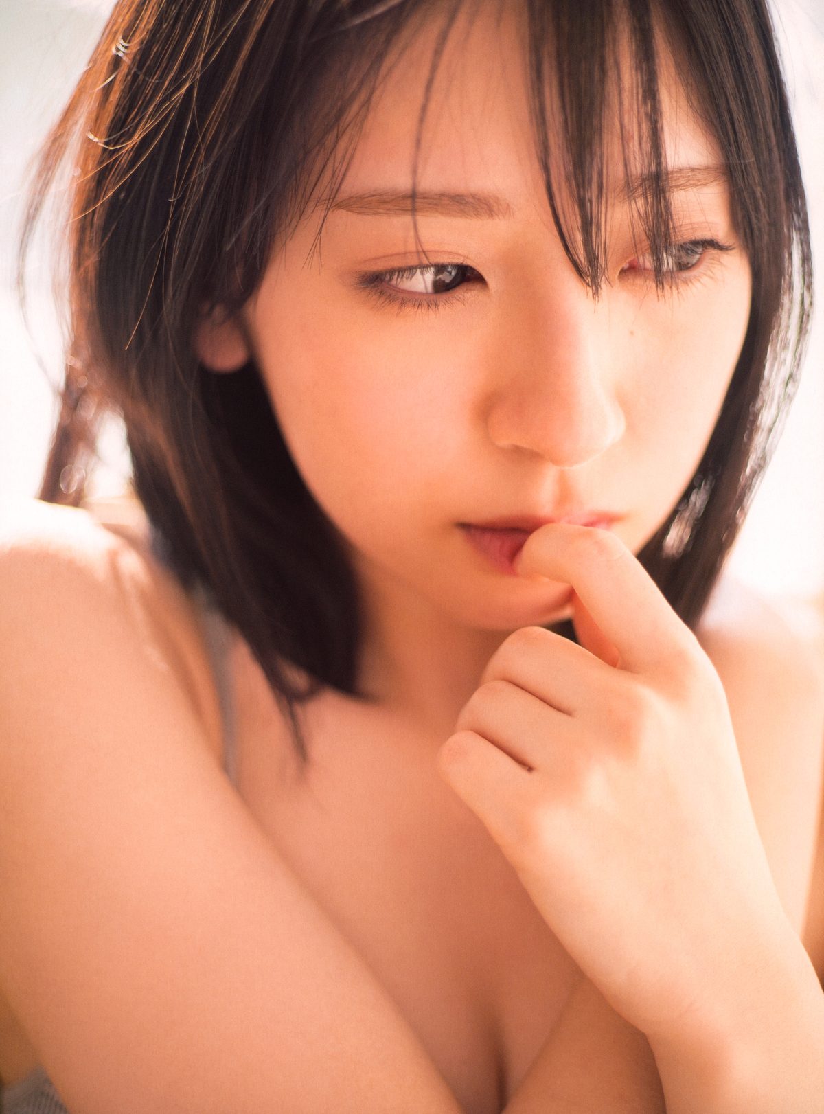 Kanemura Miku 1st Photobook v2 A 0061 0706196368.jpg