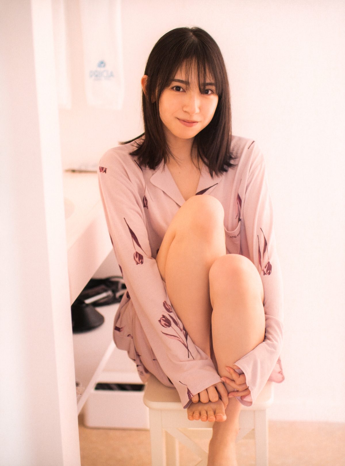 Kanemura Miku 1st Photobook v2 B 0028 8142363298.jpg