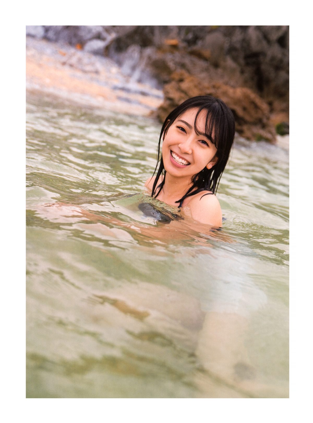 Kanemura Miku 1st Photobook v2 B 0035 8879282091.jpg