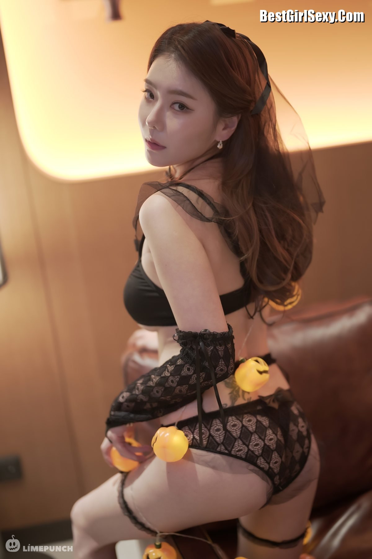 LimePunch Jungmi 정미 LPXB Vol 008 Halloween Special Edition A 0013 8755162537.jpg