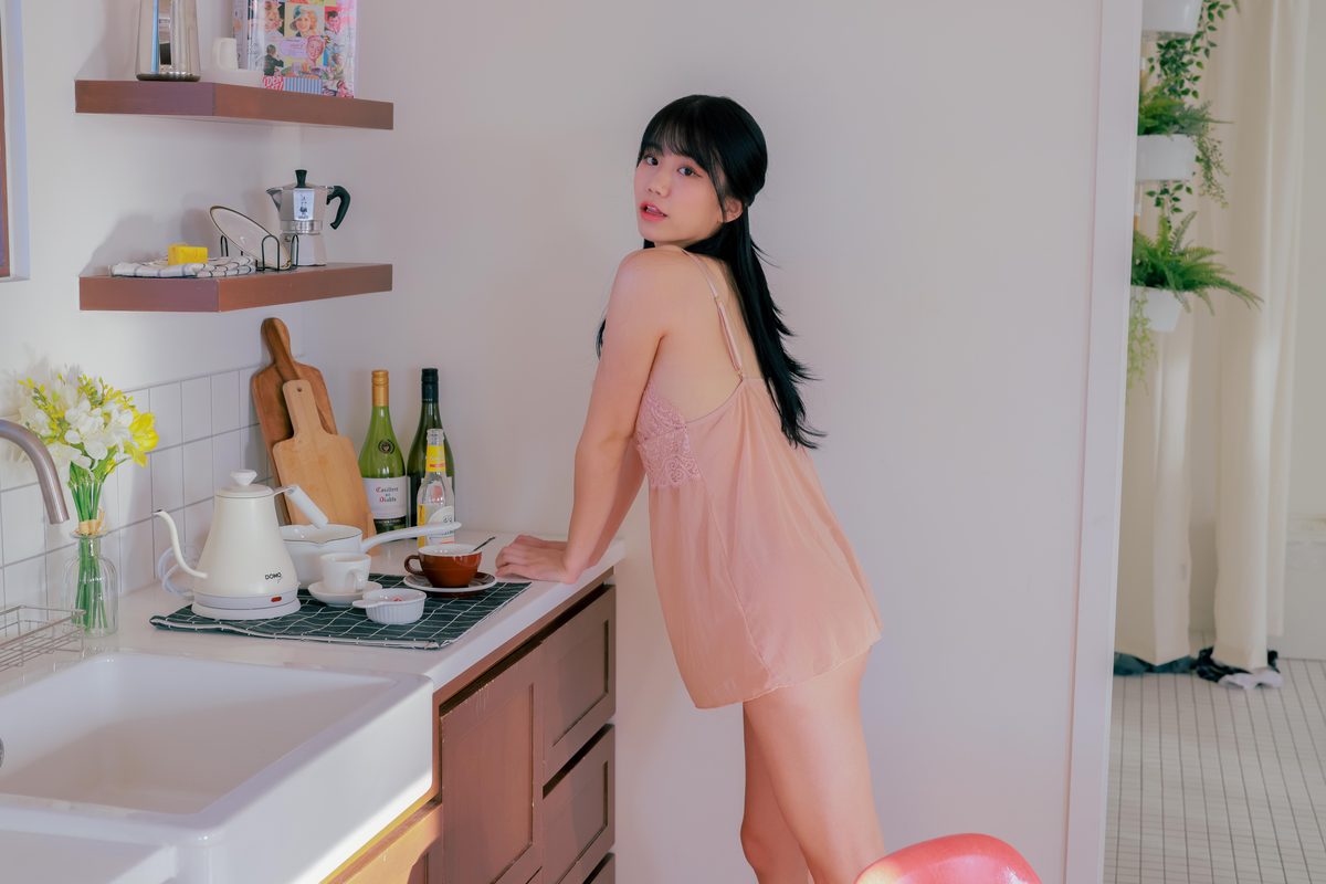 SWEETHB Vol 22 Seethrough YUI 0067 5275292853.jpg