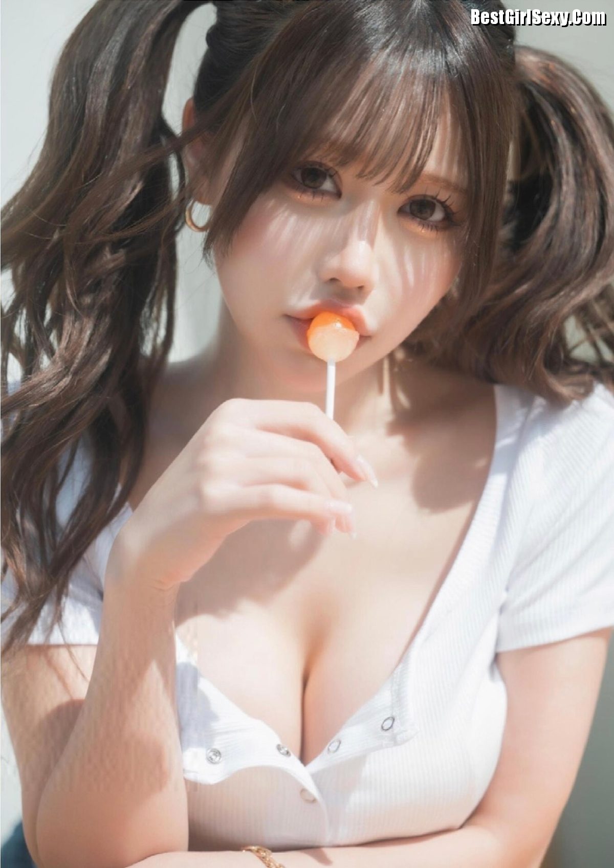 Mai Shirota 白田まい 1st e book The Venus B 0032 6446202087.jpg