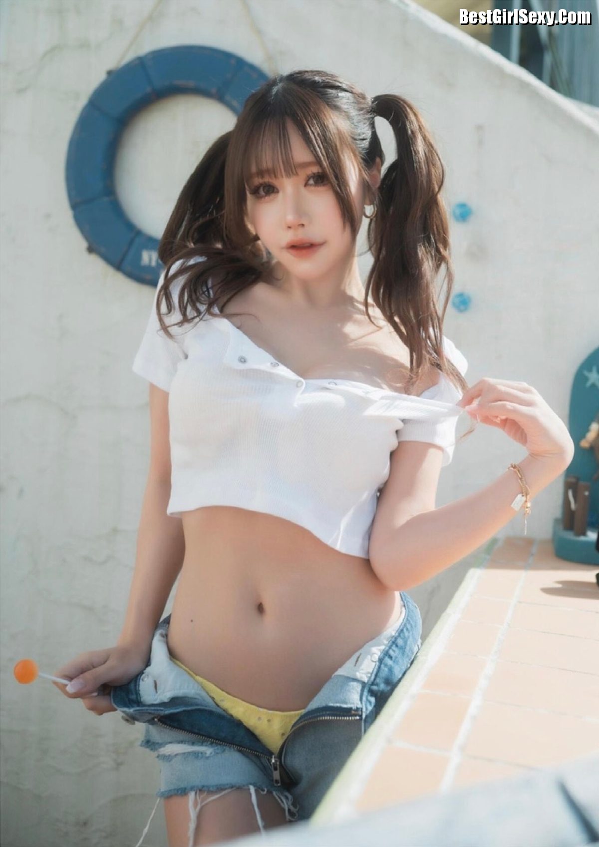 Mai Shirota 白田まい 1st e book The Venus B 0034 5474542966.jpg