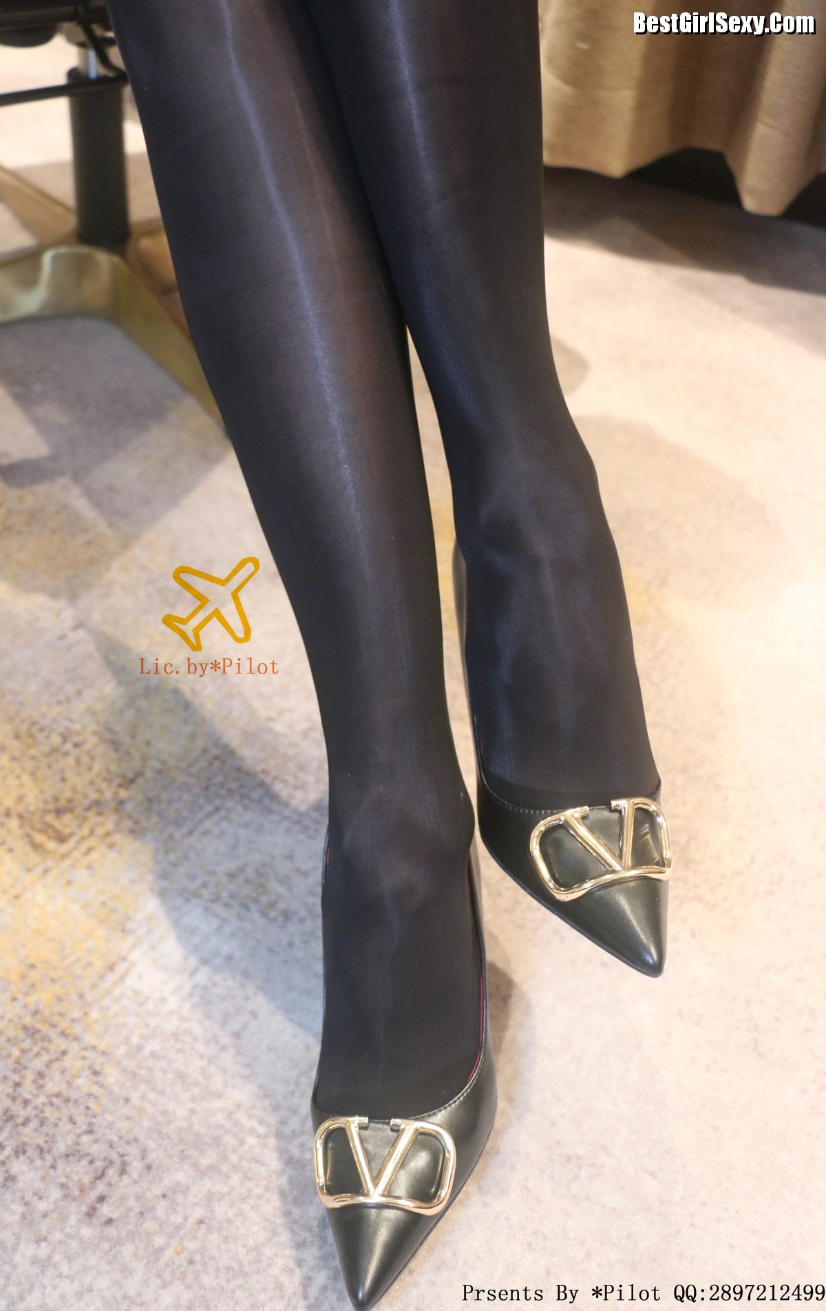 Pilot NO 005 Xiao Wen 小雯 Glossy Black Stockings 0010 7764038127.jpg