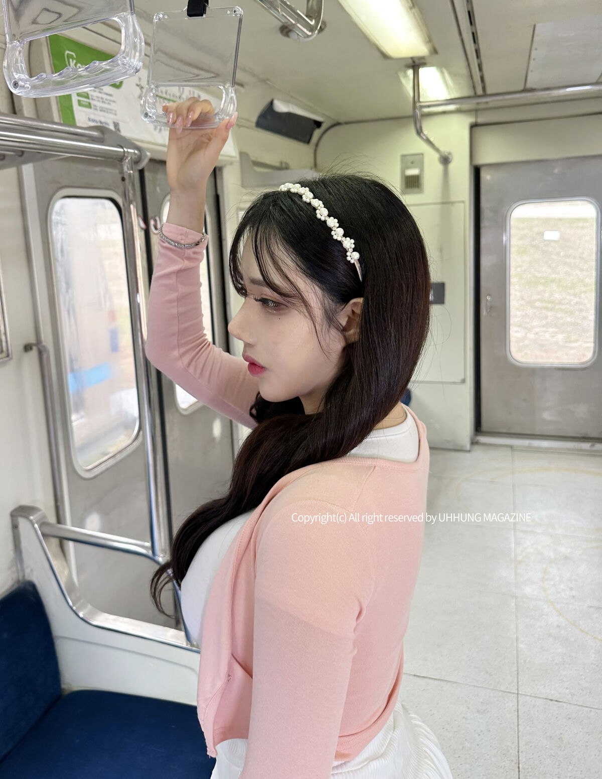 UHHUNG MAGAZINE Hani 하니 The Girlfriend On The Subway Part2 0001 8856028844.jpg