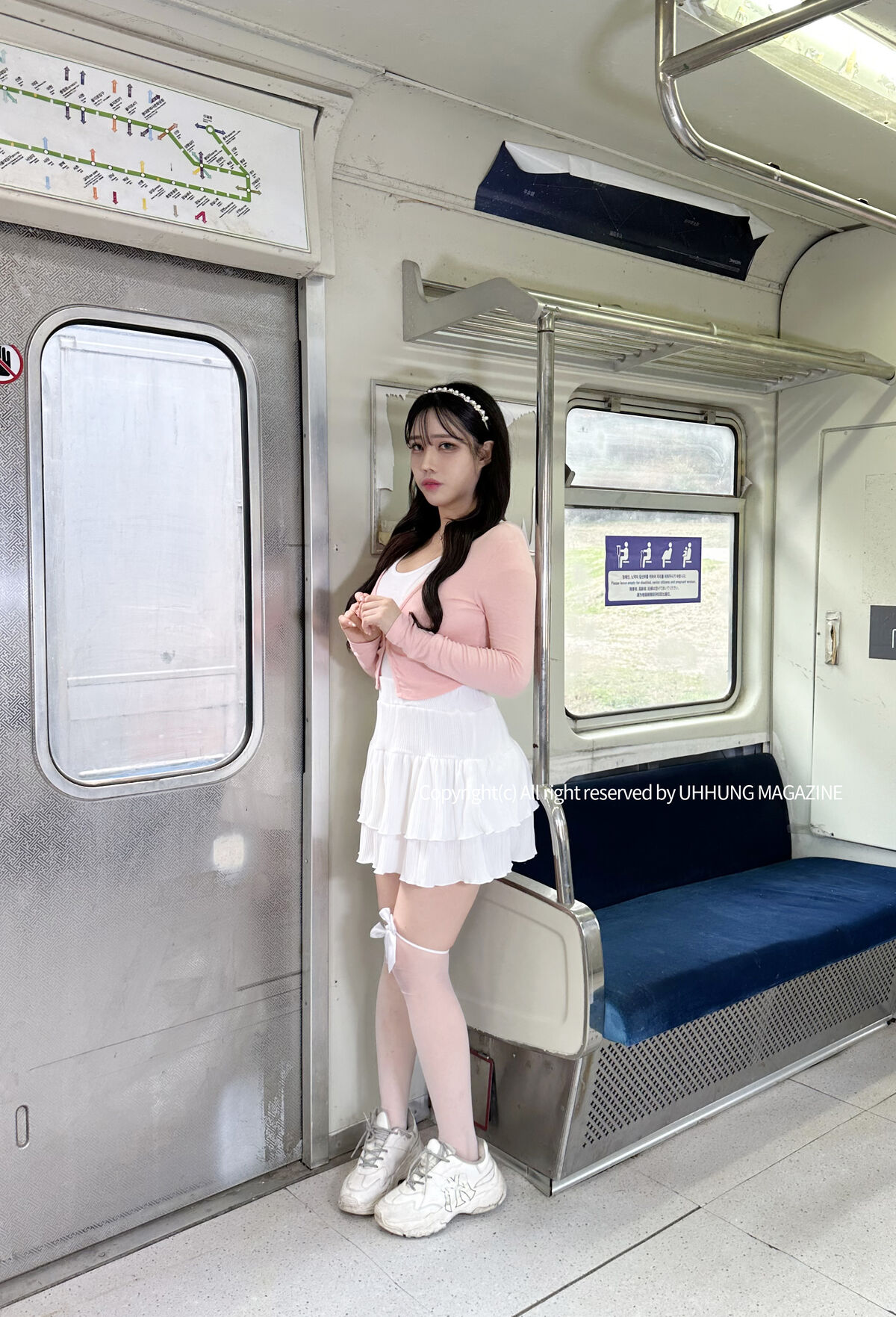 UHHUNG MAGAZINE Hani 하니 The Girlfriend On The Subway Part2 0014 2724121087.jpg