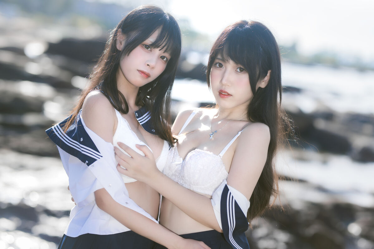 Coser@不呆猫 And 三無人型 水手服百合黑丝 0018 6378583999.jpg