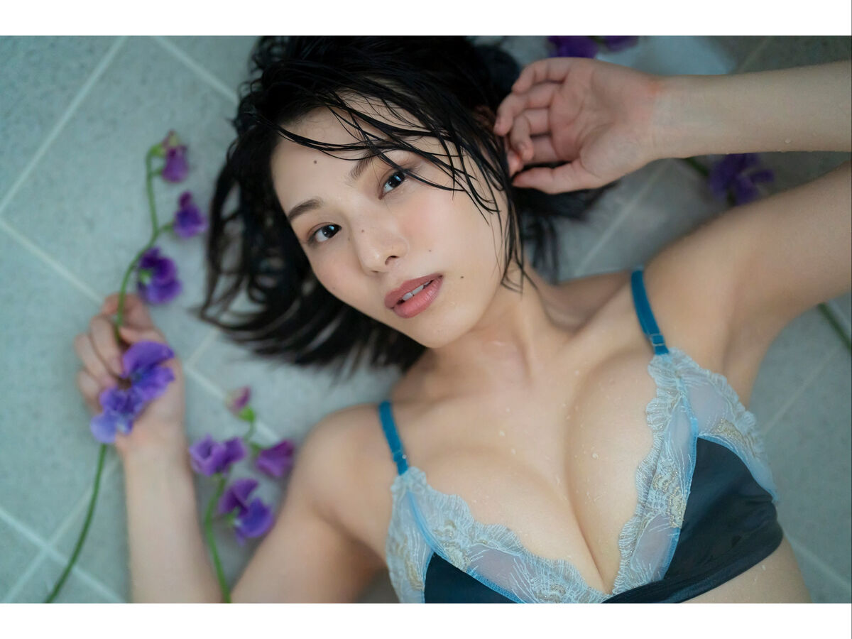 Photobook 2024 05 24 Iori Sagara 相楽伊織 咲き誇る花は美しい SPA デジタル写真集 SPA デジタル写真集 0040 2863733727.jpg