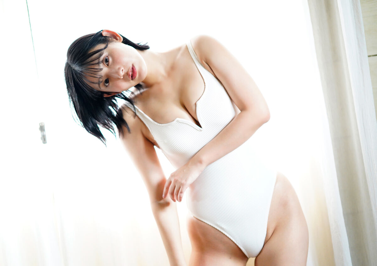 Photobook 2024 05 24 Mio Minato 水湊みお 君の心を撮りたいんだPart 2 水湊みおの場合 STRiKE DIGITAL PHOTOBOOK 055 0041 0149804758.jpg