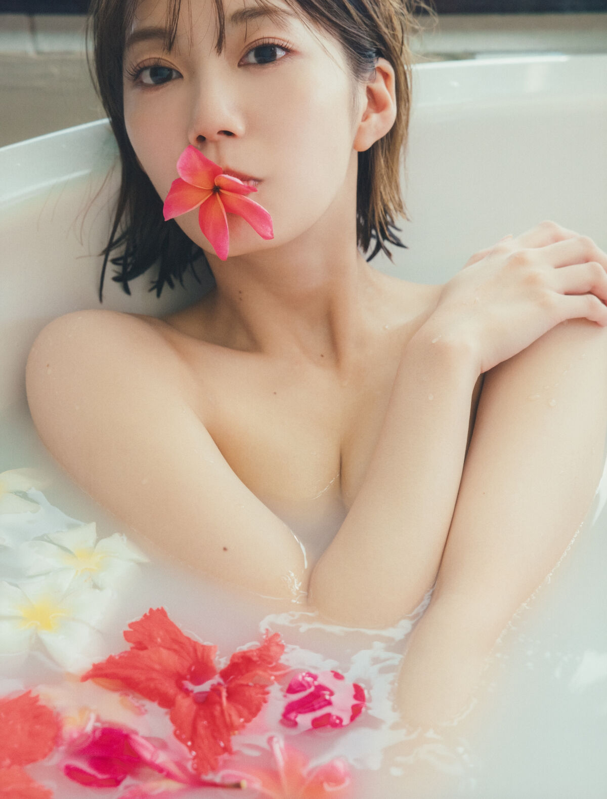 Photobook 2024 06 18 日向坂46 Ayaka Takamoto 高本彩花 1st写真集 僕の記憶の中で Part2 0043 7089005611.jpg