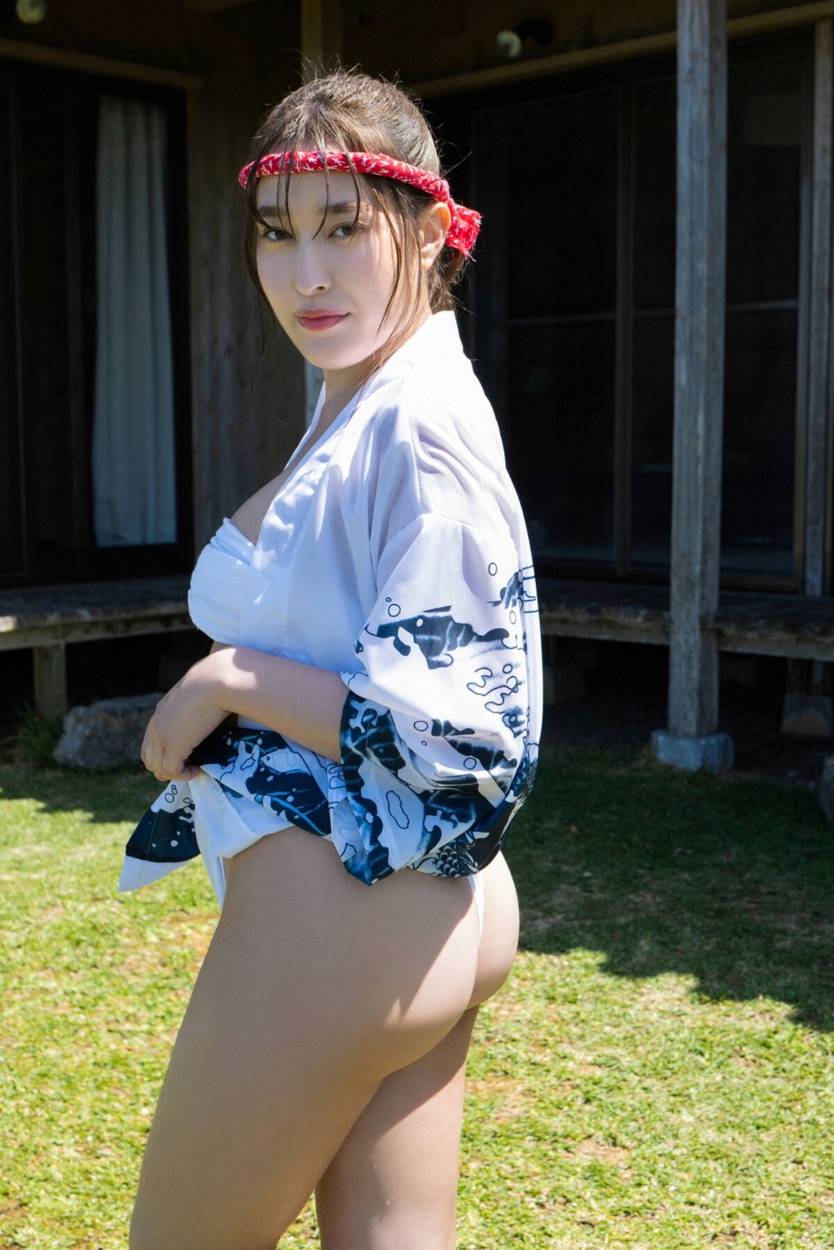 YS Web 2021 09 01 Vol 928 Rina Hirata 平田梨奈 元AKB48ひらりーの衝撃 泡風呂ショット 0029 3505115781.jpg