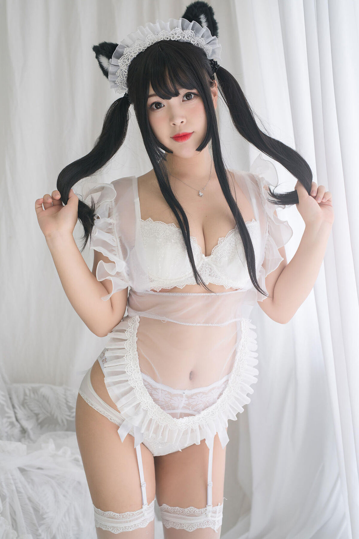 Coser@白烨 – 白猫透明女仆