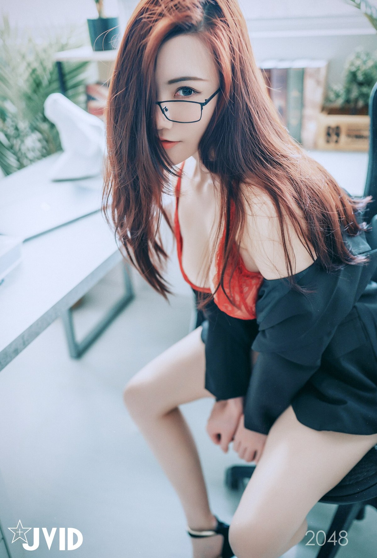 JVID Ye Xiao Min 葉小敏 情欲女秘書の居家辦公 Part1 0005 1610838892.jpg