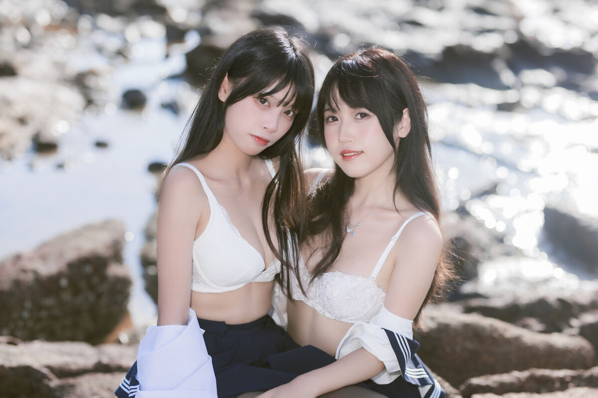 Coser@不呆猫 And 三無人型 水手服百合黑丝 0021 7335169063.jpg