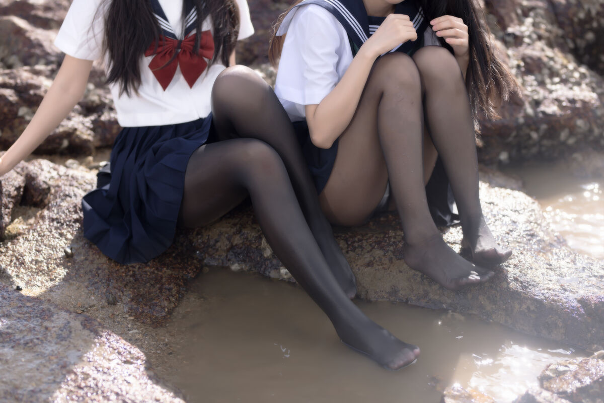 Coser@不呆猫 And 三無人型 水手服百合黑丝 0046 7400885000.jpg