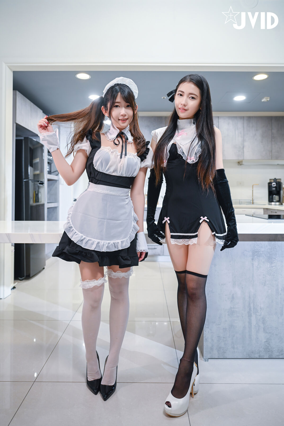 JVID Xia Mu Guang 夏暮光 And Rou Bao Mini 肉包Mini 推薦豪宅雙女激烈碰撞高顏雙女百合激情互摸白虎 Part2 0016 0174604615.jpg